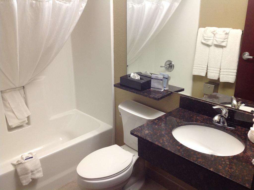 Garner Hotel Gonzales By Ihg Exterior photo