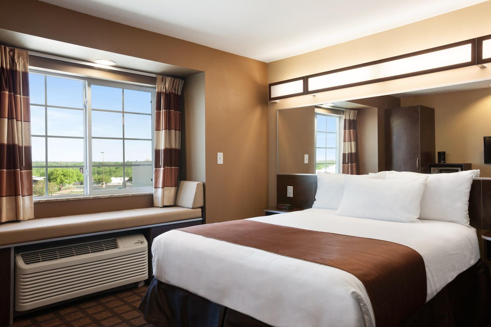 Garner Hotel Gonzales By Ihg Exterior photo