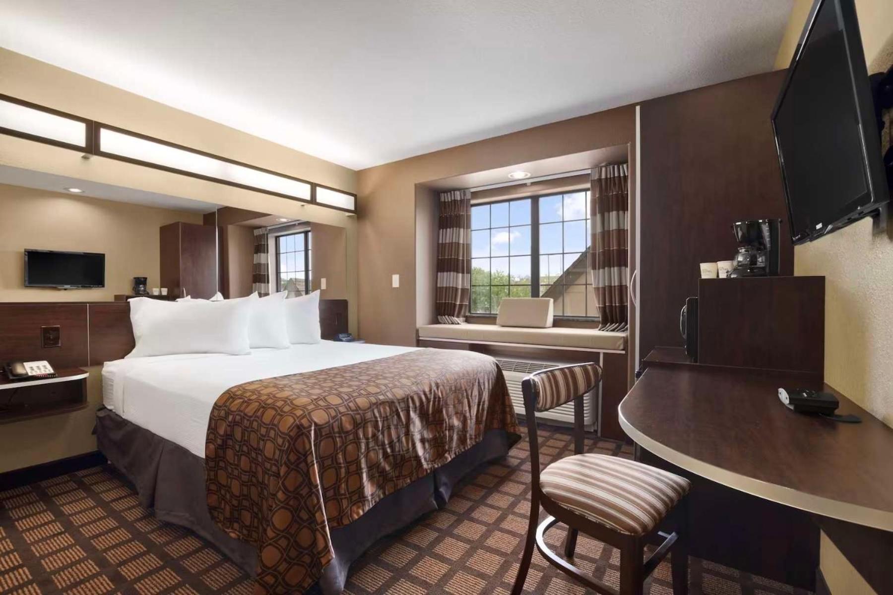 Garner Hotel Gonzales By Ihg Exterior photo